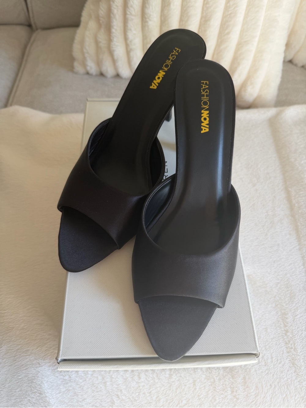 Fashion Nova Black Open-Toe Slide Mules